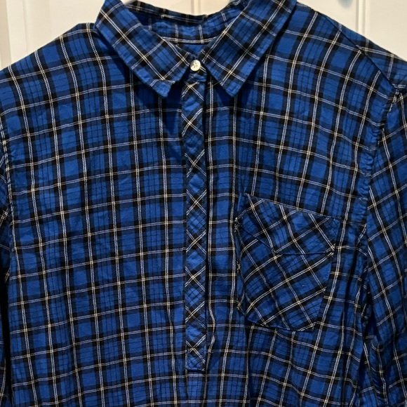 Gap women’s size medium plaid shirt - Picture 3 of 5